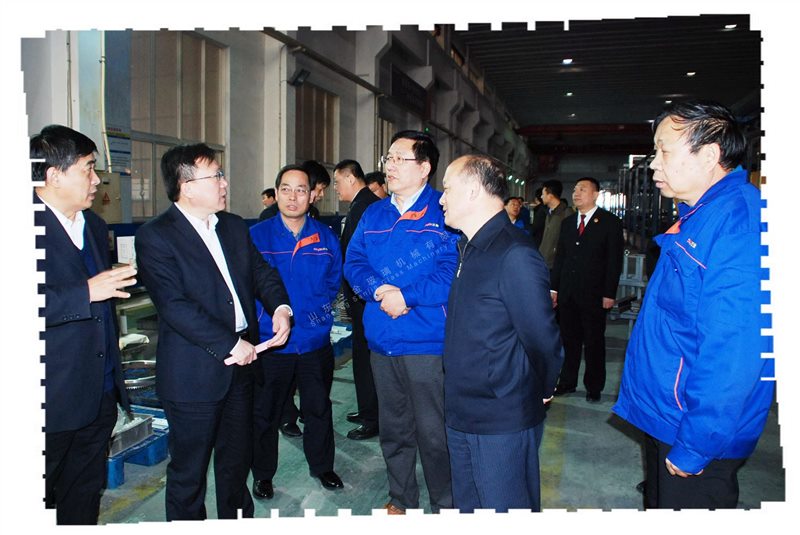 3 山東(dōng)草莓视频网站:省環保督查組視察公司噴漆線 (2).jpg